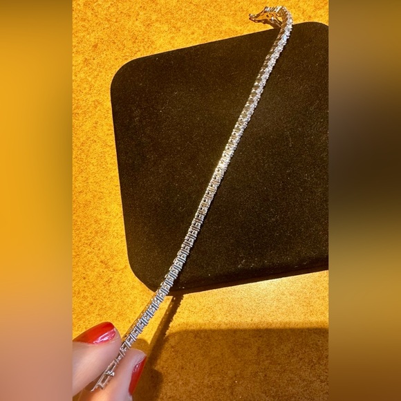 New moissanite diamond tennis bracelet in 925 solid sterling silver 7.5 inches - Picture 4 of 5